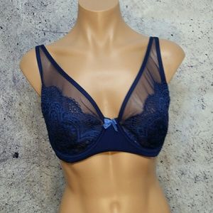 Nwt Victoria's Secret lace bra size 34DDD
